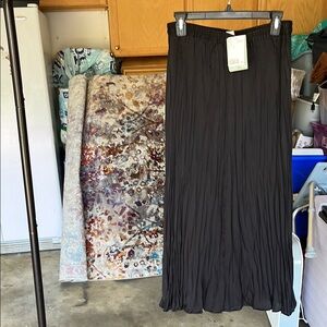 Elegant Black Pleated Skirt